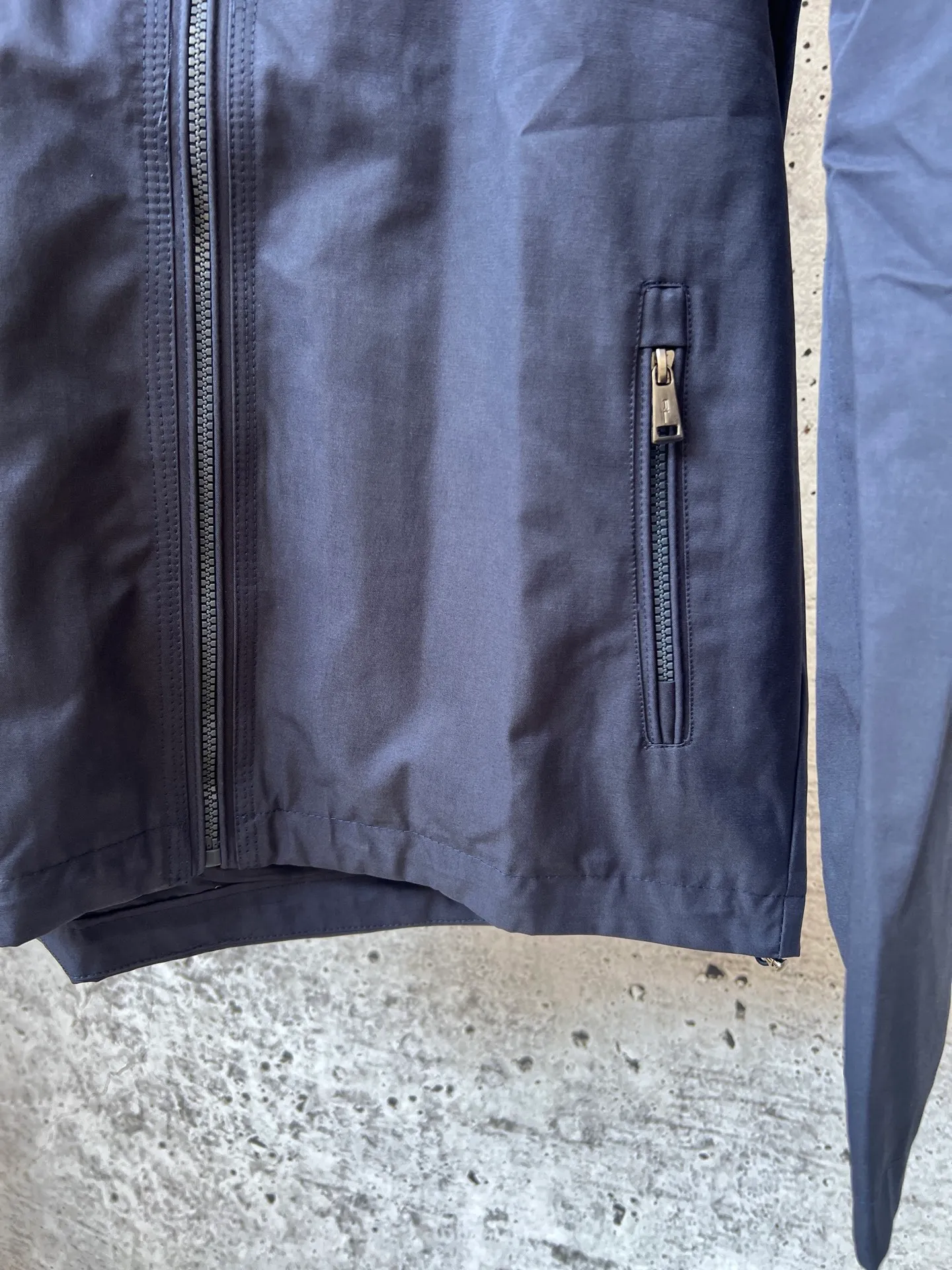 P410 Ralph Lauren autumn unisex hard shell jacket, a must-have item in autumn, the fabric is wear-resistant and waterproof, fitted version, adjustable drawstring multi-functional zipper pockets, functional and fashionable